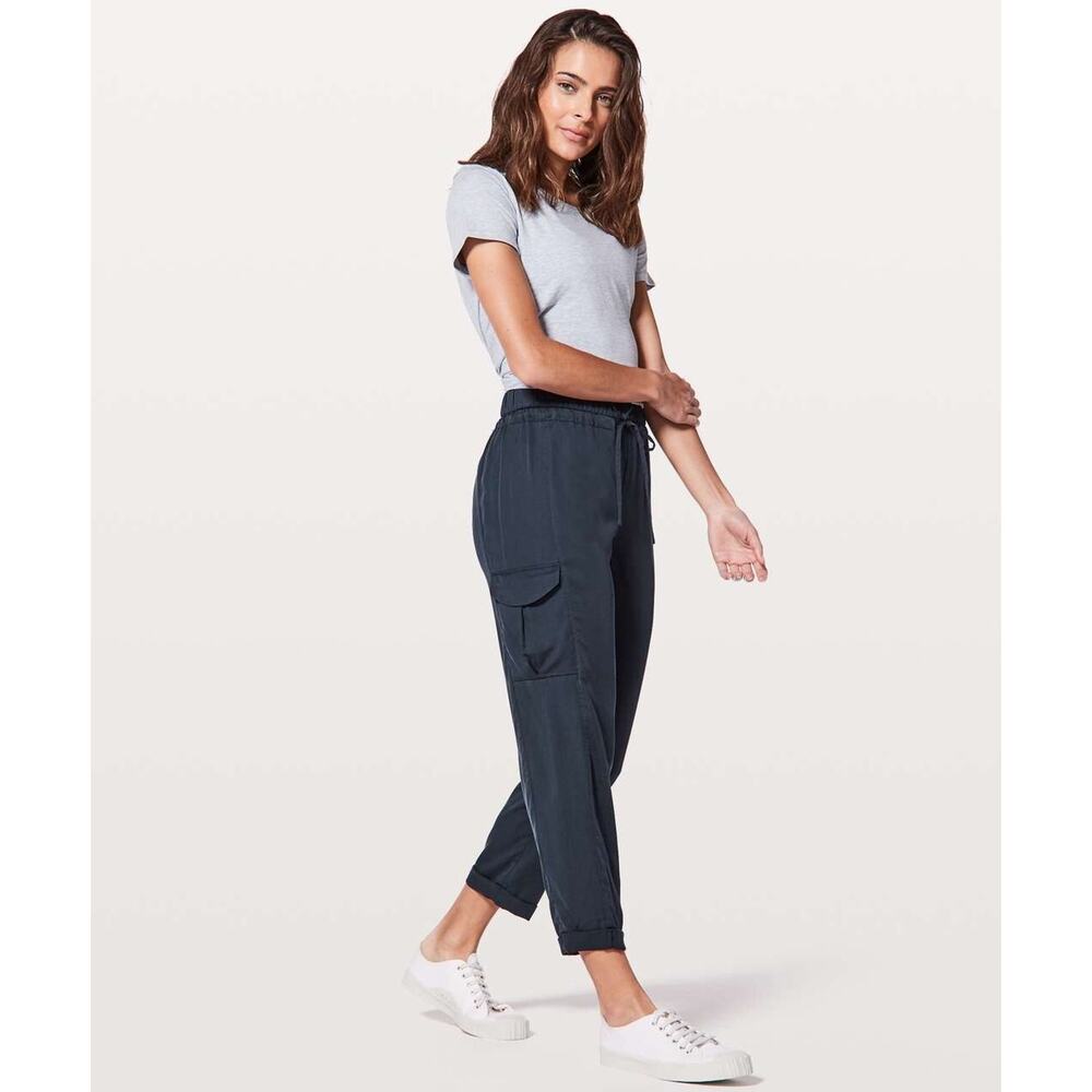 Lululemon Women Move Lightly Pant Navy Size 6 A000838 - Picture 2 of 12